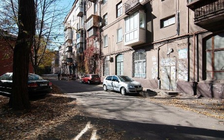 Компактний офіс поруч із проспектом: 14 кВт потужності та приватність