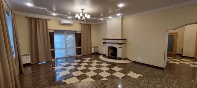 Оренда будинку 500 м², Салютна вул.