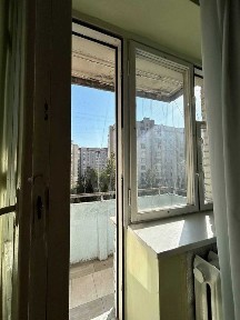 Вільна! вул. Варшавська ближній Центр! (парк 700-річча)