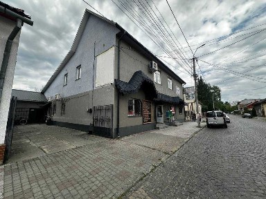 Продається комерційне приміщення в м. Тячів