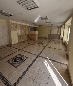 Оренда на фасаді Н. Сотні з парковкою.