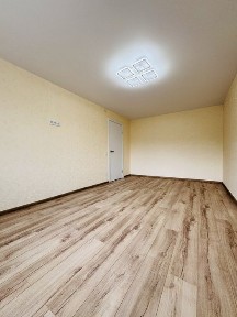 Продам 1-кімнатну квартиру з ремонтом біля АТБ на Василя Нікітіна, 35 кв. м., 2/4