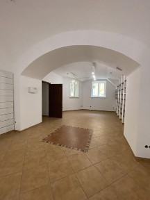 Продаж комерці приміщення на пл. Митній ближній Центр