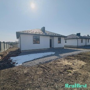 Продам окремий будинок з ділянкою 4 сот!