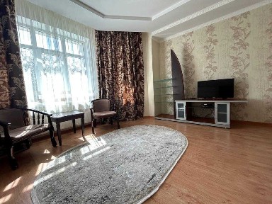 Затишна 1-кімнатна квартира в самому центрі міста (вул. Кл. Савури)