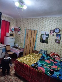 Квартира 2 кімнати на першому поверсі, зі спільною кухнею.