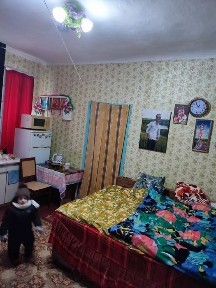 Квартира 2 кімнати на першому поверсі, зі спільною кухнею.