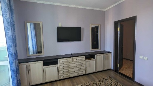 Київ, Ревуцького вул., 5