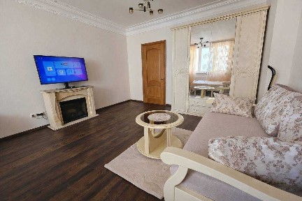 Київ, Раїси Окіпної вул., 8