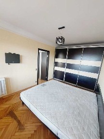 Киев, Берестейский, 22