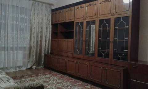 Київ, Володимира Маяковського просп., 81