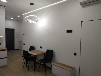 Київ, Берестейський, 11