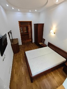 Оренда 2-кімнатної квартири 72.2 м², Хрещатик вул., 15