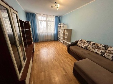 Київ, Воскресенська вул., 14Б