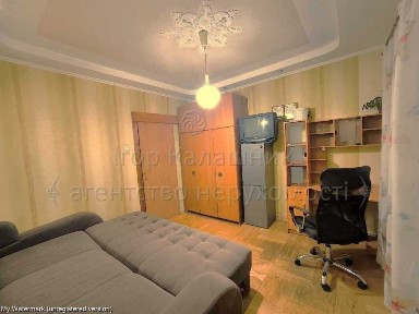 Київ, Декабристів вул., 10А