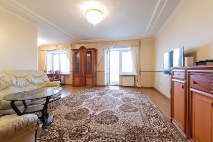 Оренда 3-кімнатної квартири 93 м², Героїв Сталінграда просп.