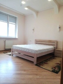 Киев, Евгения Коновальца ул., 32Б