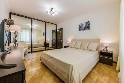 Киев, Ревуцкого ул., 42