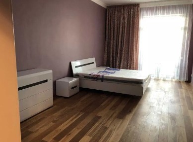 Київ, Євгена Коновальця вул., 34а