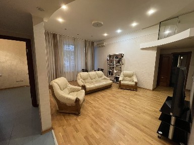 Оренда 3-кімнатної квартири 89 м², Михайлівська вул., 19