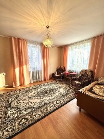 Продаж цегляного будинку з комунікаціями в Сторожинці