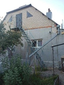 Продам в Дергачах добротний будинок між стадіоном та центром