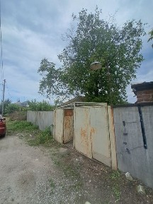 Ділянка з будинком під знесення на раківці
