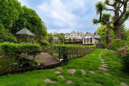 Продаж преміум-маєтку 800м² в Іванковичах: 2 га парк, озеро, SPA та ліс біля Києва