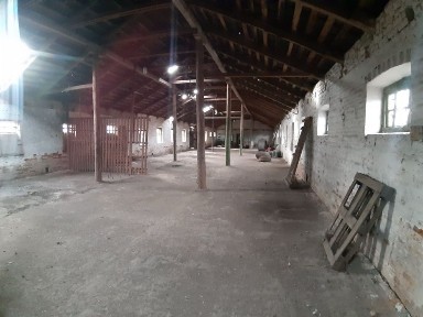 Продаються складські приміщення (площею 1366 кв. м. )0.86 га