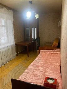 Продам 2-кім. Кв. Окремі Кімнати. Жилий стан. 3 поверх/5. Цегла Рн Швейна ф-ка