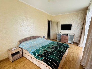 Продаж 1 км квартири в новобудові з ремонтом