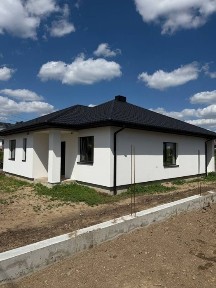 Продам сучасну американку в с. Житин початок села.