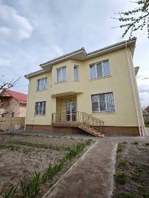 Продаж 2 поверхового будинку з ділянкою на 10 соток, 464 кв. м, 14 кімнат