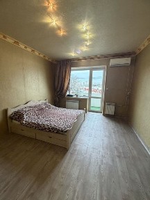 Продаж 3 кімнатноі квартири, Конний ринок, Захисників