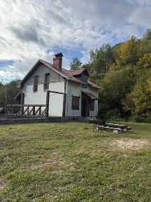 Продається комерційна нерухомість під готель в с. Солочин