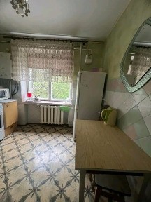 Продається двокімнатна квартира в центрі міста.