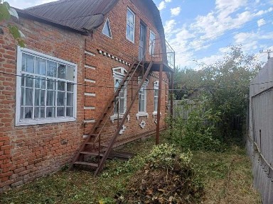 Продам в с. Буди, частину будинку.