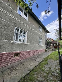Продаж цегляного будинку