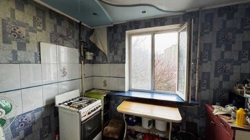 Продам 3 кім. квартиру 5 м-н Зарічний. ТЕРМІНОВО.