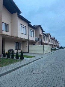 Продаж котеджу з міськими мережами!