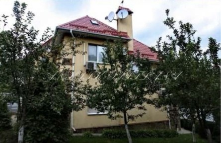 Здам будинок Центр Голосіїво метро Голосіївська та Деміївська