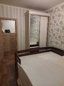 Киев, Драгоманова ул., 13/10