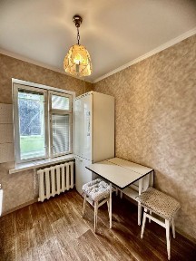 Київ, Святошинський, вулиця Михайла Котельникова 3