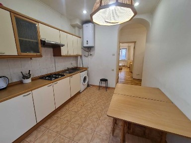 Продам 2 кім. квартиру в центрі Києва. Урядовий квартал, Дарвіна, 1