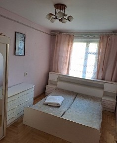 Продаж 2 кімнатной в тихому центрі міста.