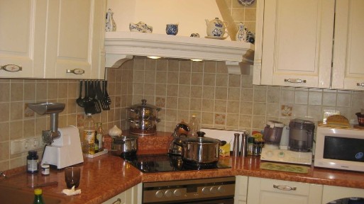 Продаж двокімнатноі квартири на вулиці Дмитрівській 69 в будинку бізнес-класу в історичному центрі