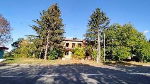 Продажа здания траса Киев Суми 420м2, 30 соток фасад