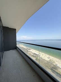 Продам трехкомнатную квартиру в ЖК Калипсо. 13 фонтана. Прямой вид моря