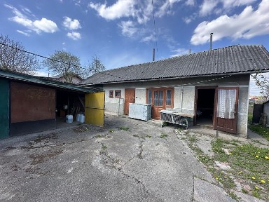 Продається будинок з господарством у м. Тлумач