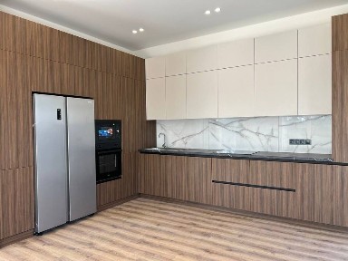 Продам будинок з ремонтом та басейном/3.7сотих/180м2/біля річки